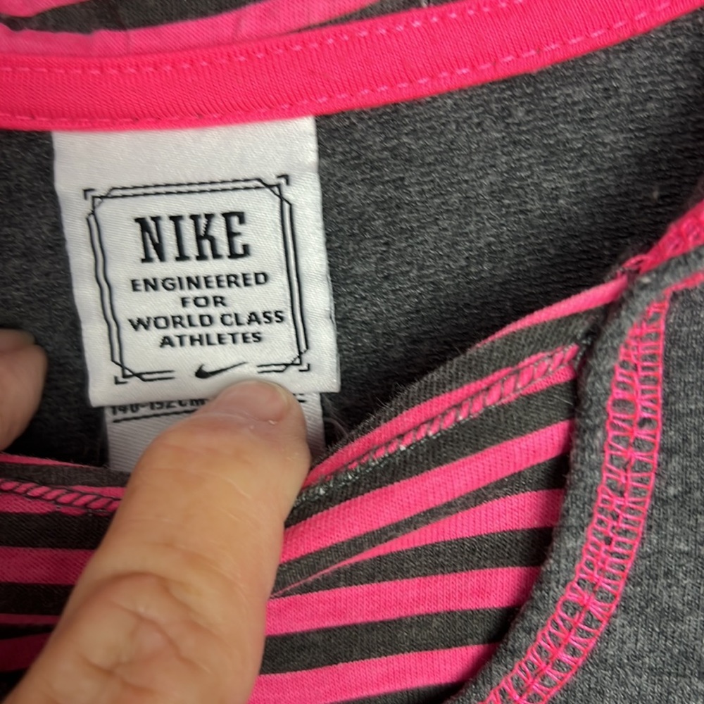 Nike - Picture 5 of 8